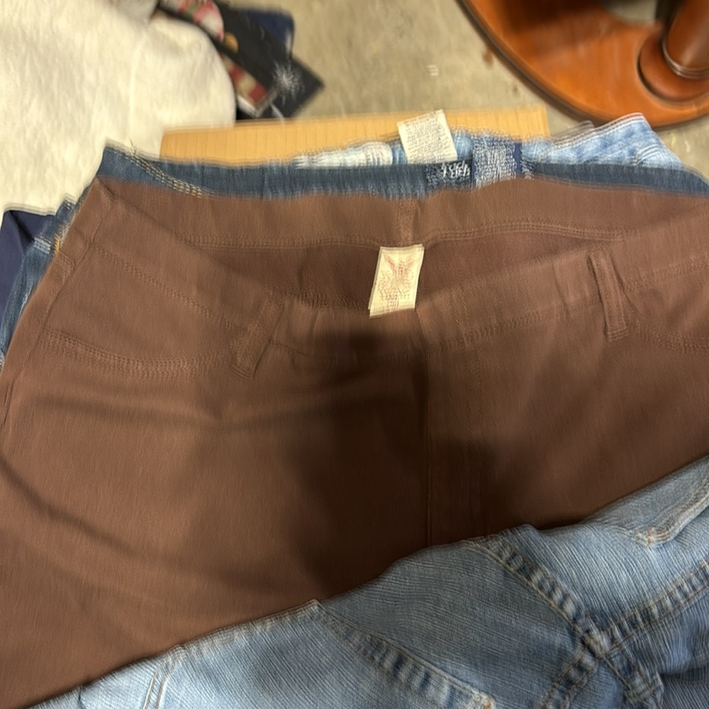 Box full of Plus size women’s pants - Picture 3 of 12